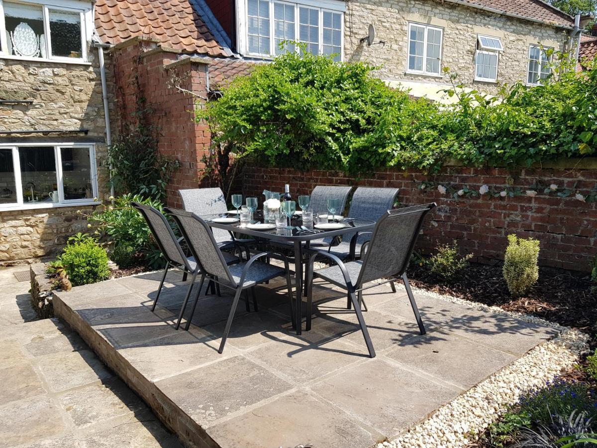 Cruck Cottage Pickering Exterior photo
